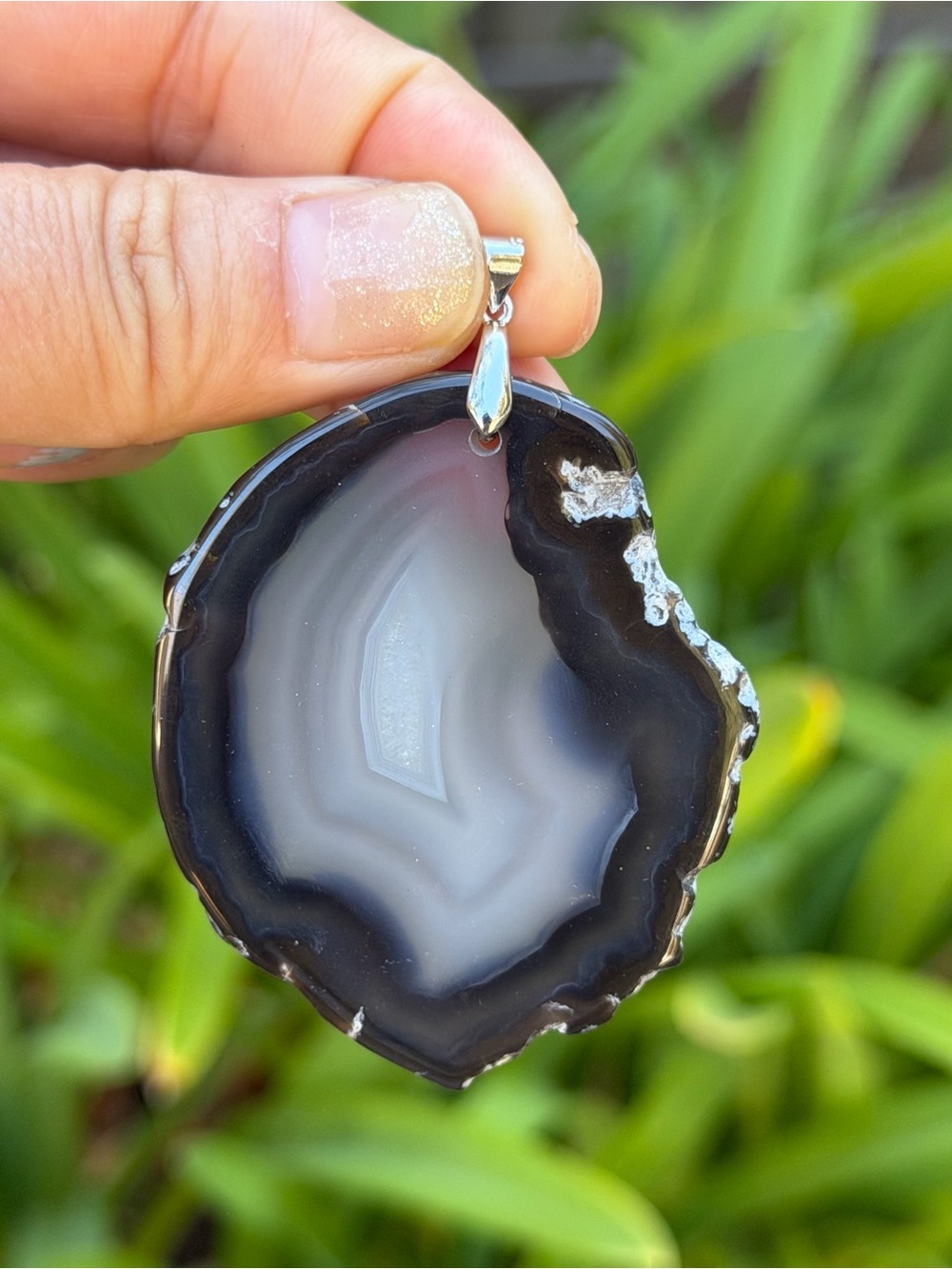 Handcrafted Black and Gray Agate Pendant Necklace Palo
